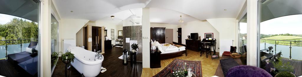 Boutique Hotel Loipenhof Лойперсдорф-бай-Фюрстенфельд Экстерьер фото